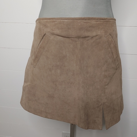 BLANK NYC Suede Mini Skirt Size 28 - Picture 3 of 13